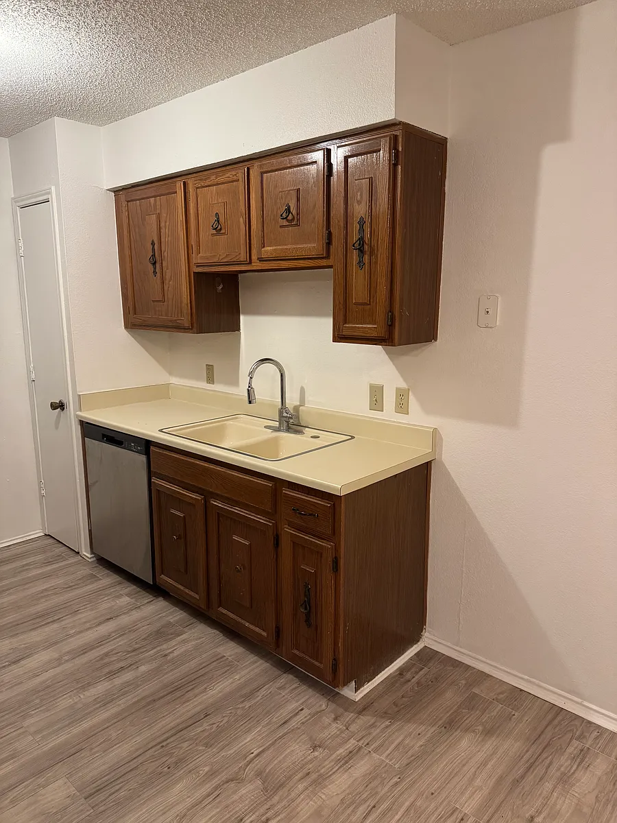 Building Photo - 8113 Firefox Ln #C