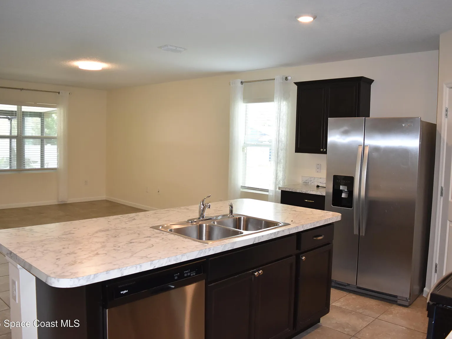 4 bed, 2.0 bath, 1918 sqft, $2,300 — Photo 3
