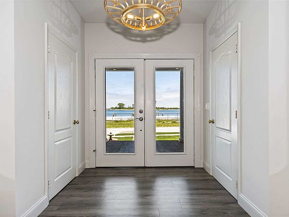 4th image of 414 W Bay Dr