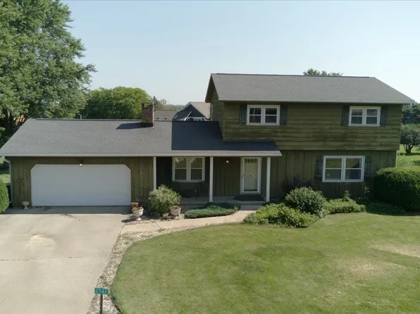 2742 Hilltop Dr, Sun Prairie, WI 53590