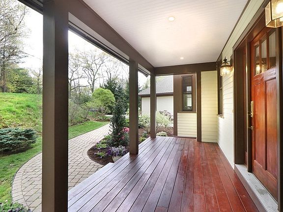 4th image of 250 Meadowbrook Rd
