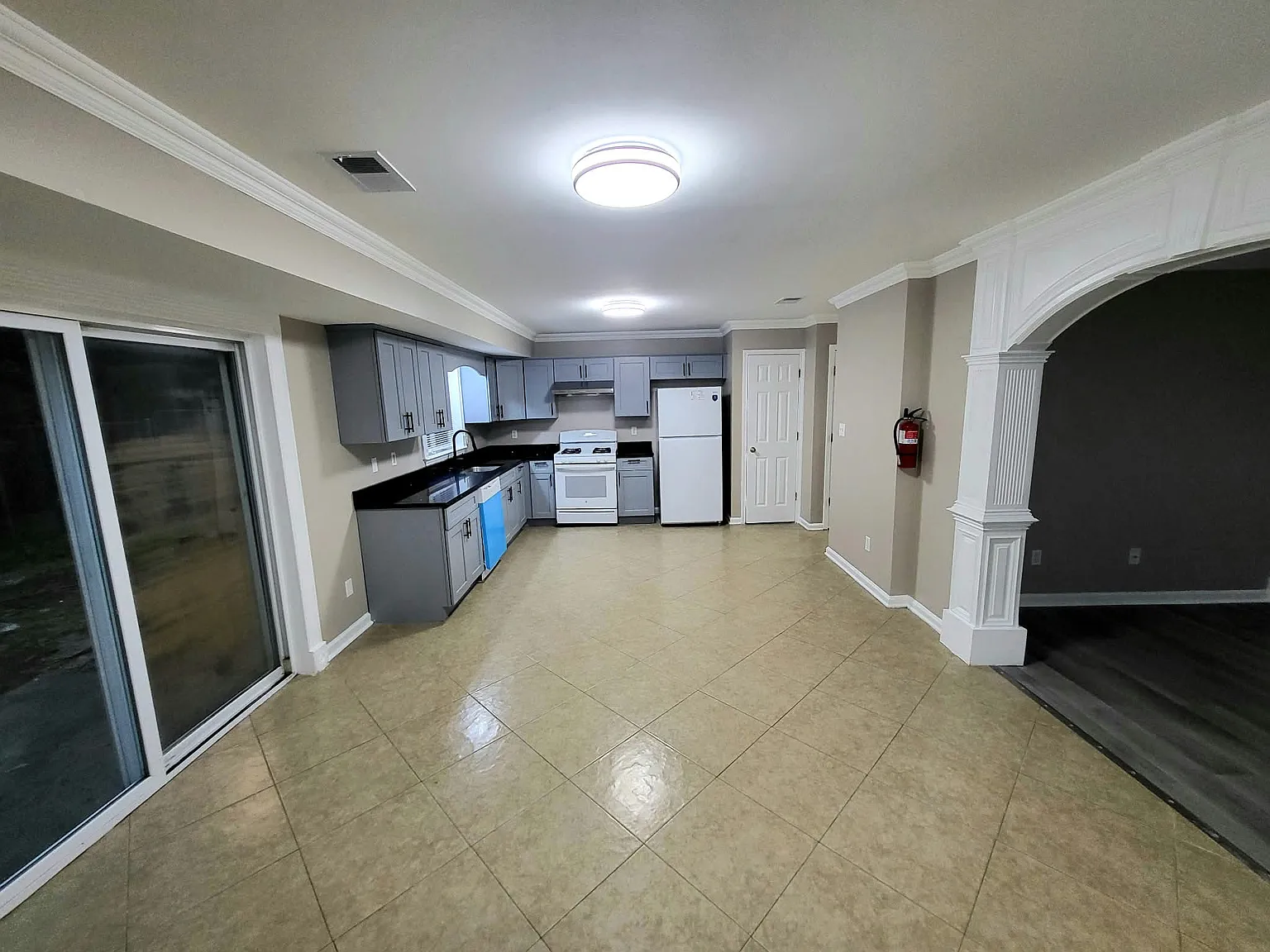 3 bed, 2.5 bath, 1596 sqft, $2,950 — Photo 4