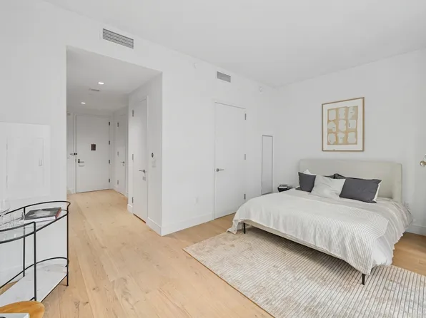 312 West 43rd Street image 9 of 31