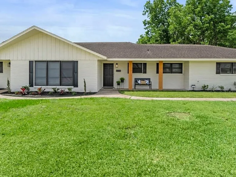 1302 Meadow Lark St — Photo 18