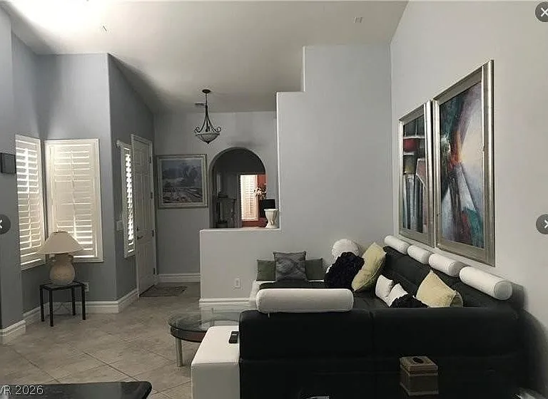 196 Spring Hollow Dr — Photo 3