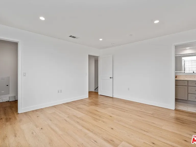 1060 S Bronson Ave #1 — Photo 12