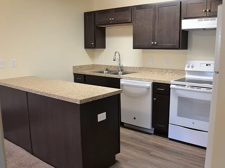 615A Geneva Dr #22 — Photo 2