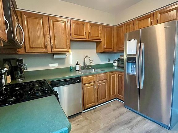 5th image of 277 Spruce Ct