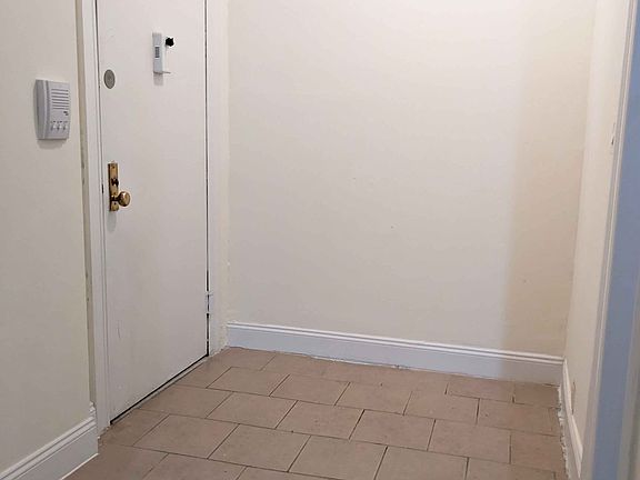 5th image of 2964 Valentine Ave APT 1B