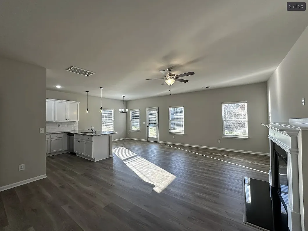 3 bed, 2.5 bath, 1856 sqft, $2,000 — Photo 3