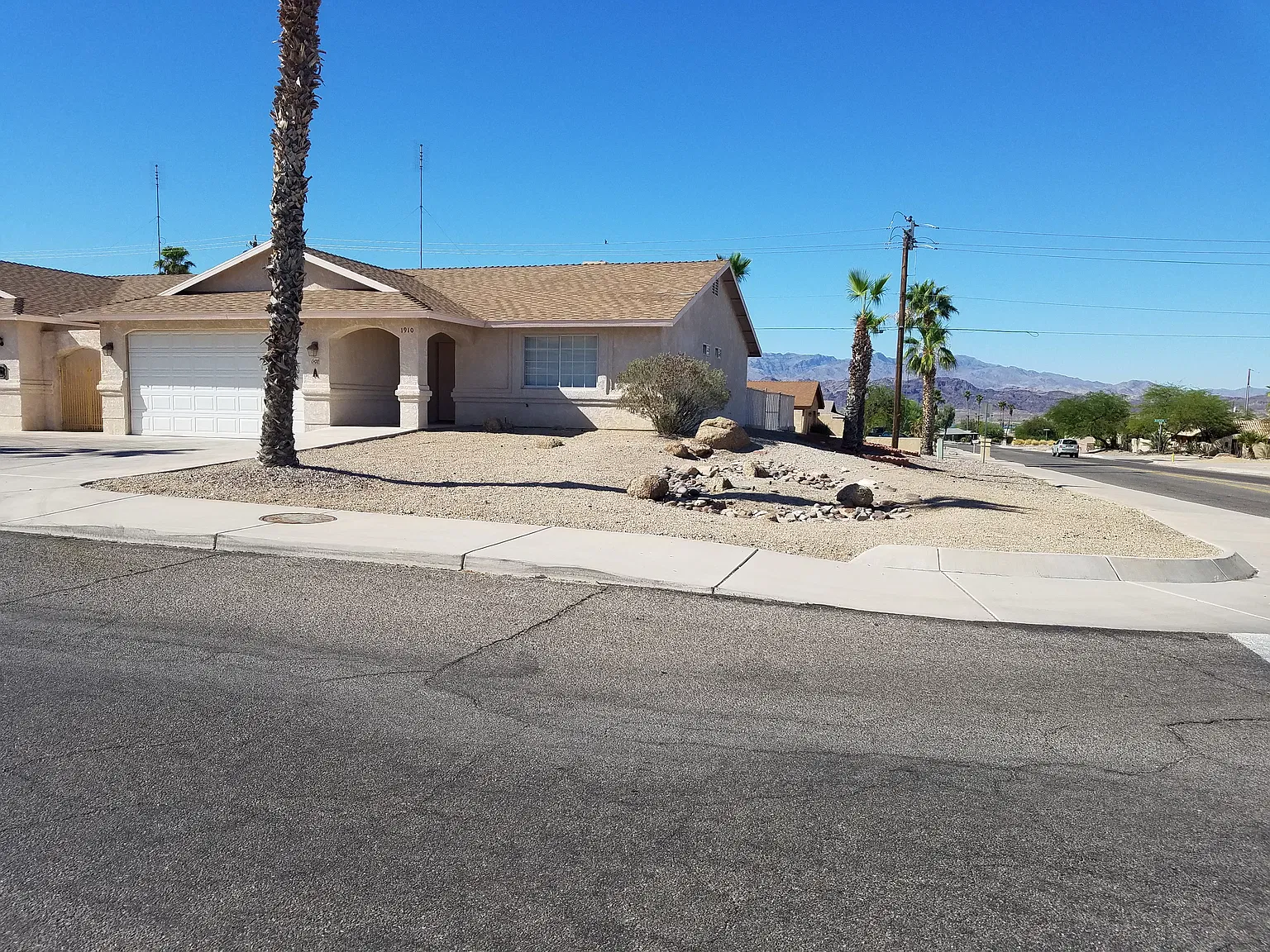 1910 Magnolia Dr — Photo 1