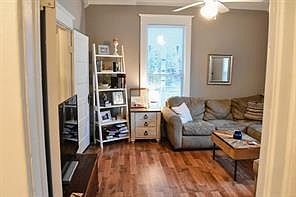 5th image of 1813 Gentry St