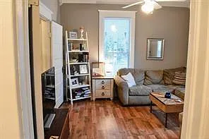 1813 Gentry St — Photo 5