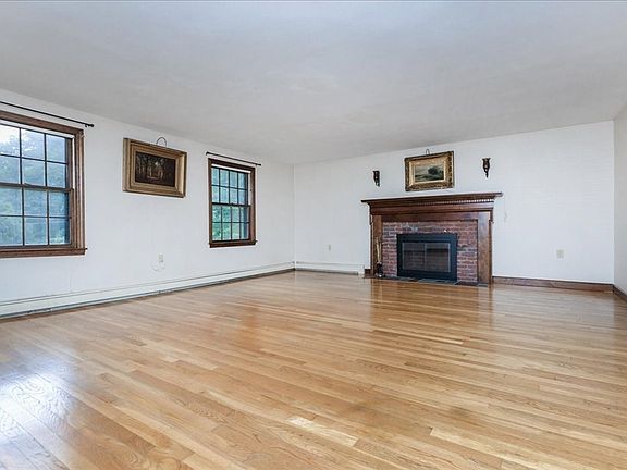 5th image of 37 Kathleen Dr