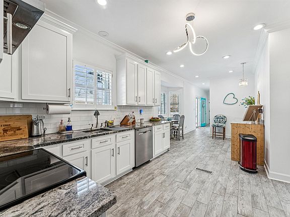 4th image of 1950 Pleasant Ridge Loop