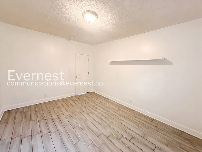 1402 Avenue E — Photo 15