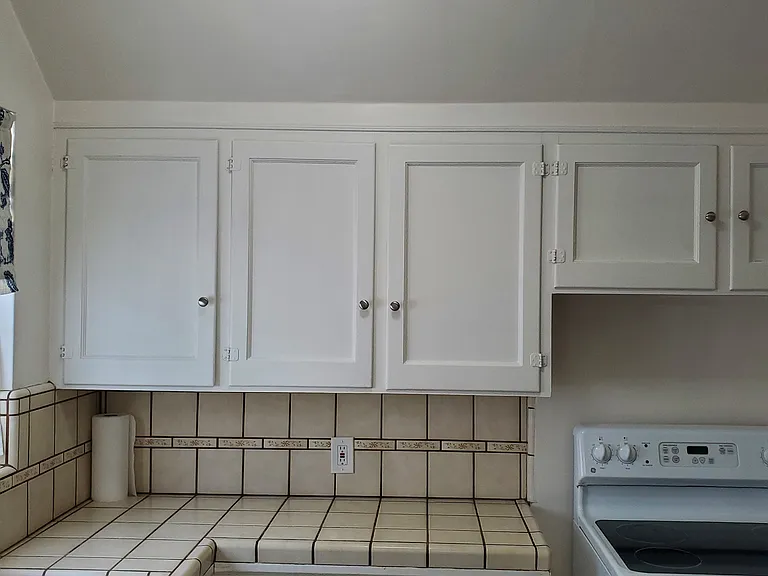 Side kitchen view