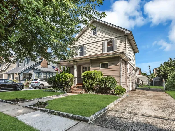 43 Elm Street, Lynbrook, NY 11563