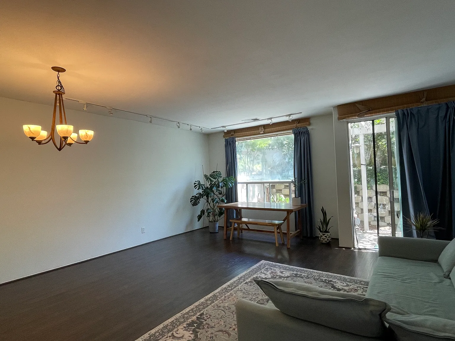 2 bed, 2.5 bath, 1217 sqft, $4,385 — Photo 2
