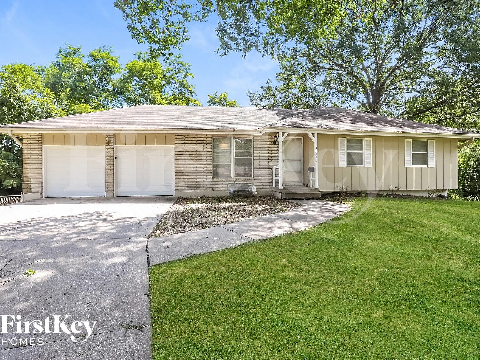4 bed, 2.5 bath, 1052 sqft, $1,790 — Photo 1