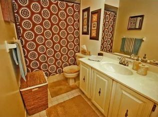 1402 Woodbridge Comns Way, Iselin, NJ 08830