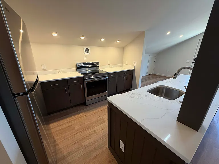 20 W 3rd St #3 — Photo 9