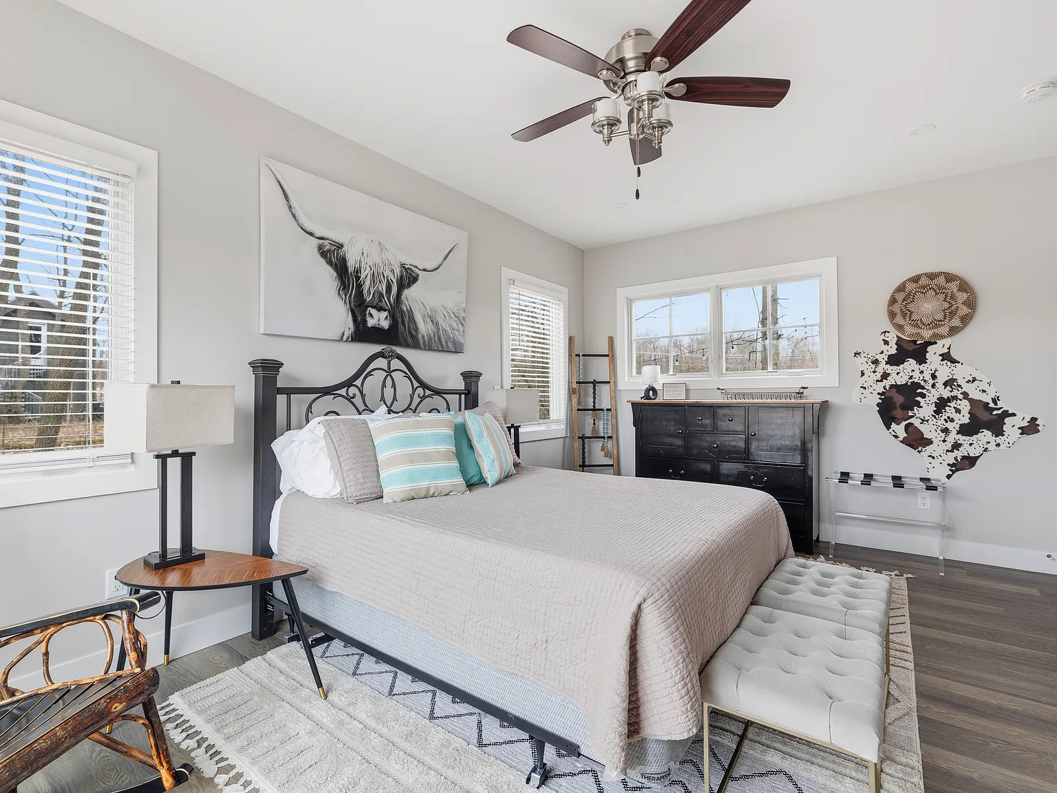 3 bed, $6,300 — Photo 3
