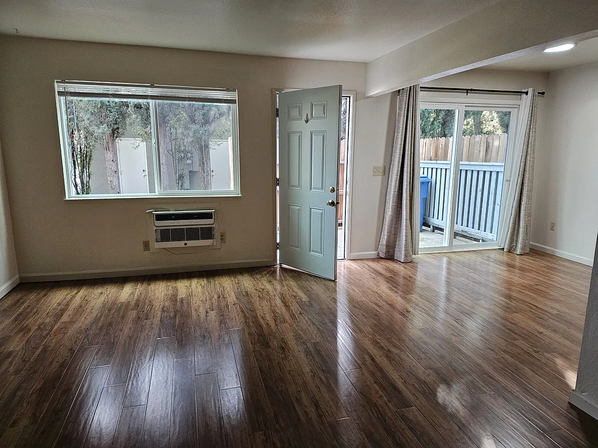 Building Photo - 1385 S Dora St #2