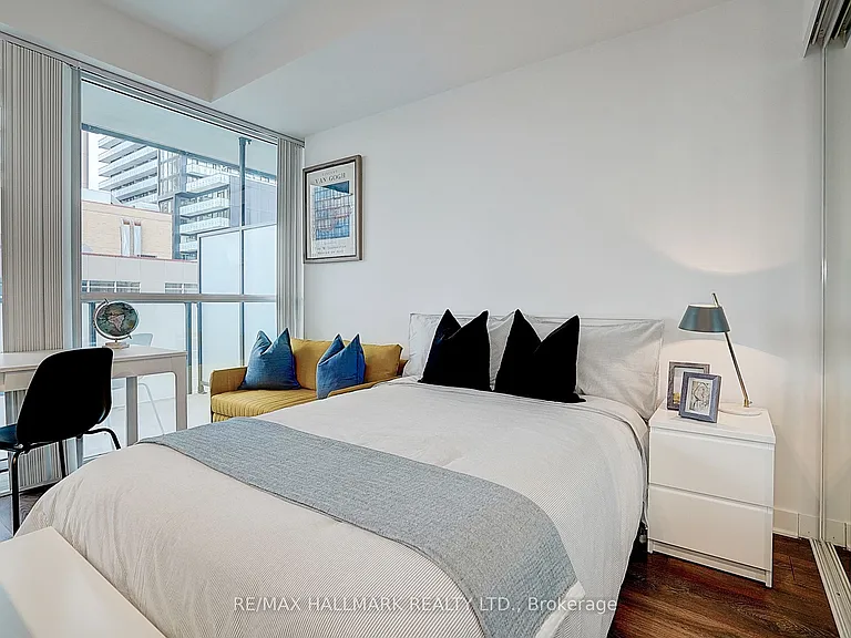 15 Grenville St #1406 — Photo 23