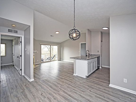 5th image of 5985-9 Meadowcreek Dr #5985-09