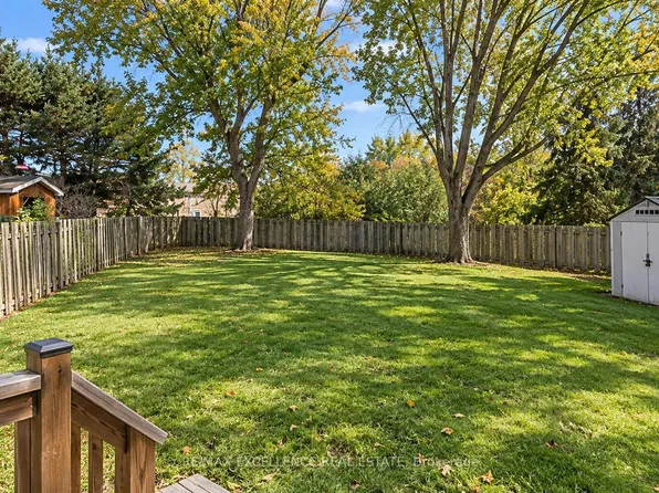 2458 Cobbinshaw Cir, Mississauga, ON L5N 2G3
