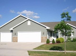545 Berghuis Dr, Combined Locks, WI 54113