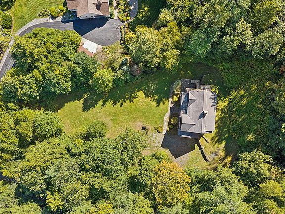 5th image of 12 Lakeview Circle