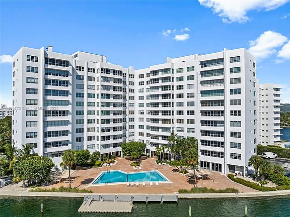 4th image of 9102 W Bay Harbor Dr #8D
