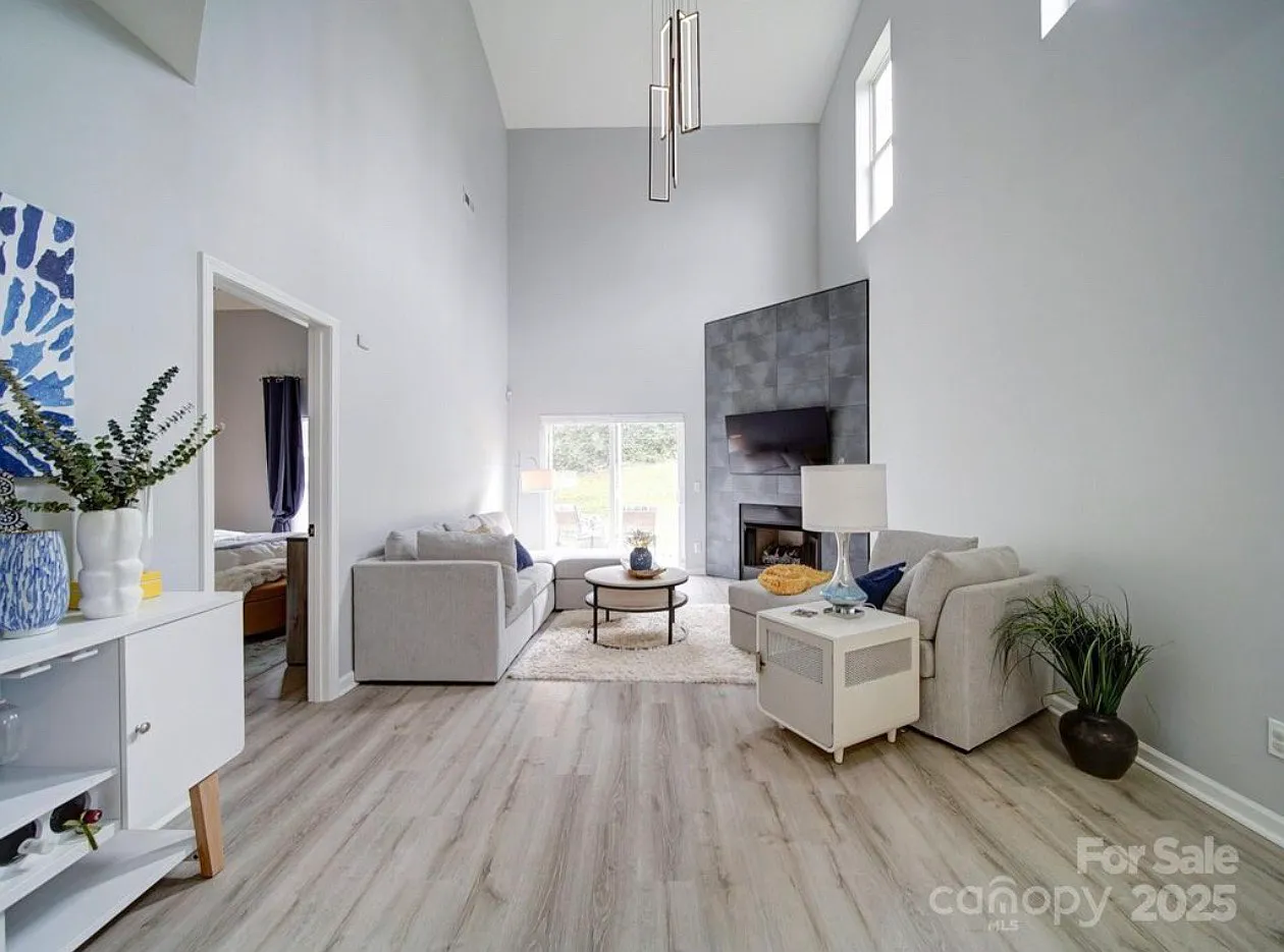 3 bed, 1734 sqft, $2,500 — Photo 3
