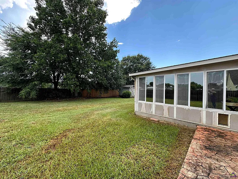 225 Autumn Woods Dr — Photo 15