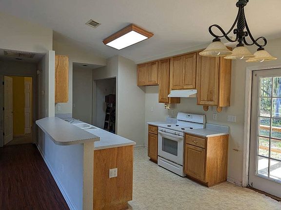3rd image of 66 Weeping Willow Ct