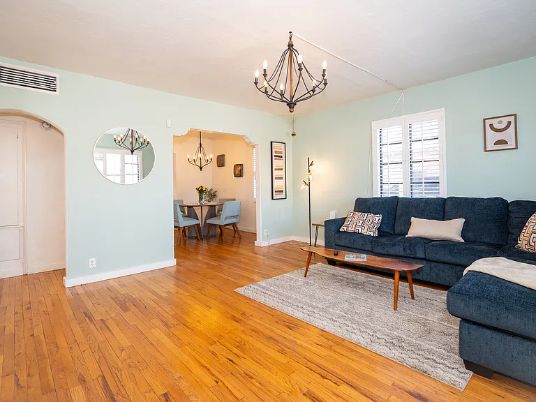 2620 E Lee St — Photo 6