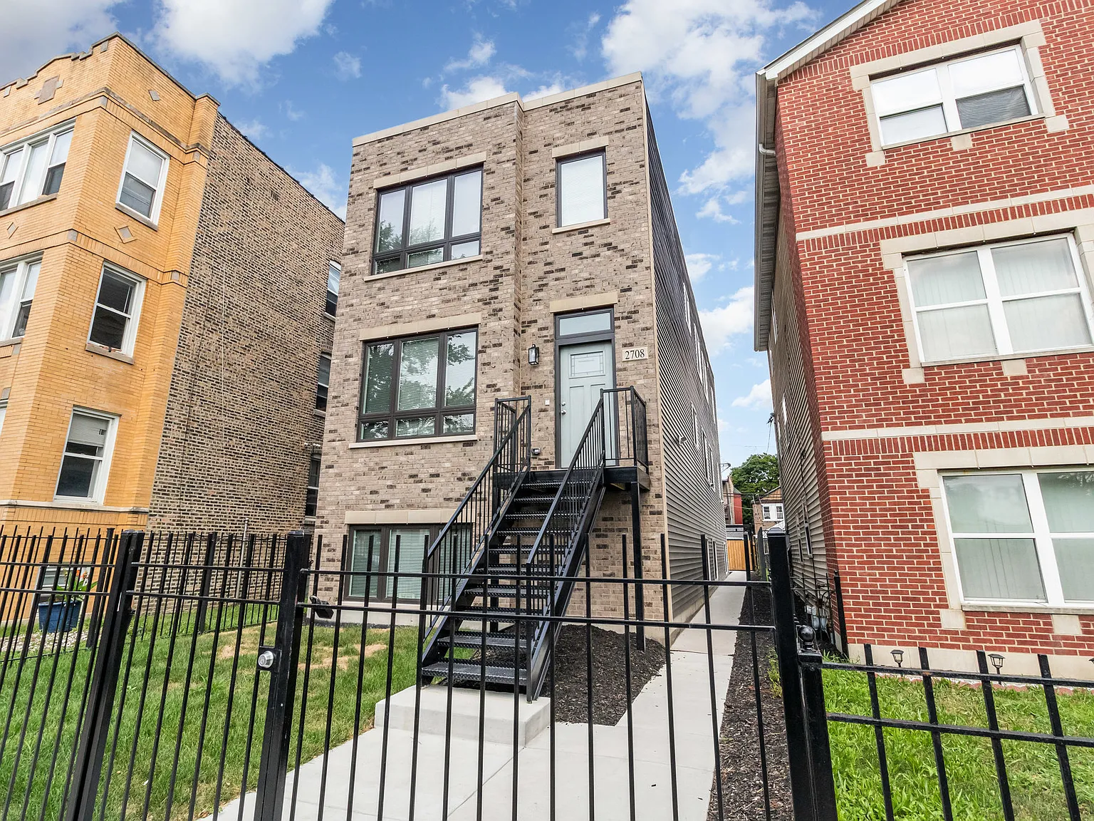 2 bed, 1200 sqft, $2,000 — Photo 1