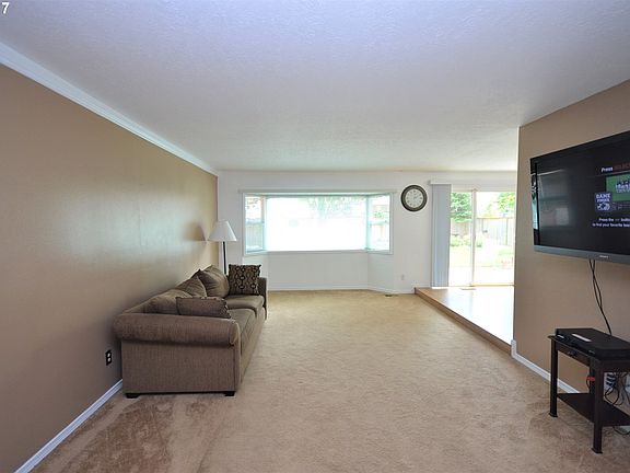 4th image of 1834 NE Lilac St