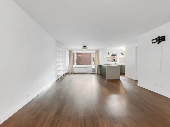 411 East 53rd Street image 1 of 9