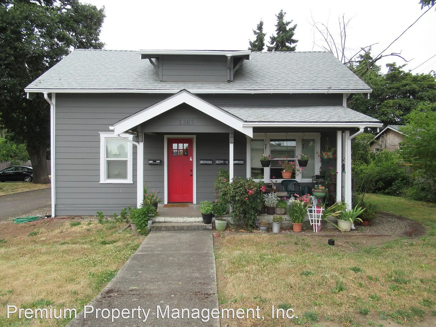 1385 Hines St SE #10332178 photo 1