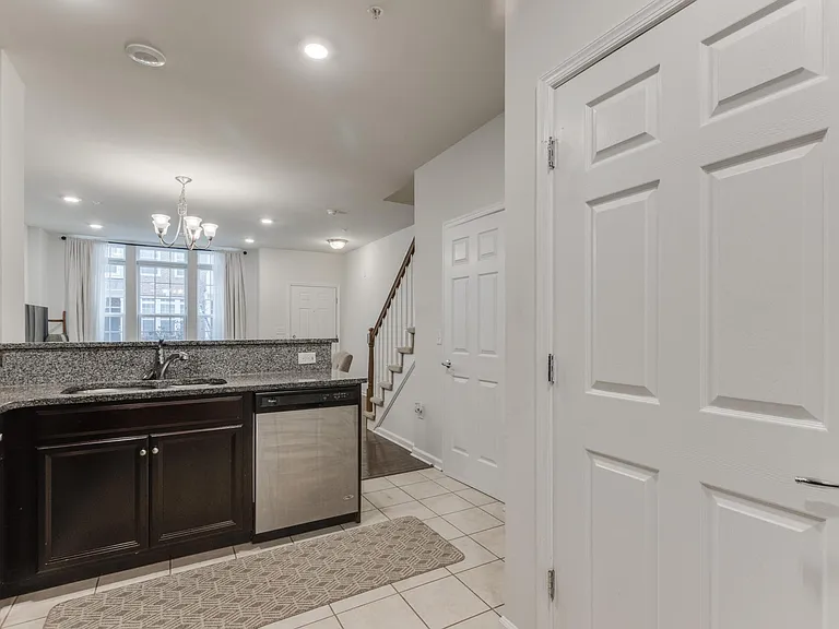 22 Veterans Dr — Photo 14