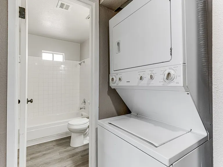 444 N 13th St #D — Photo 4