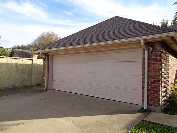 4th image of 324 Toucan Ave