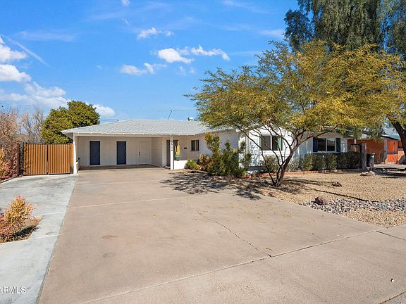 3rd image of 8344 E INDIANOLA Avenue