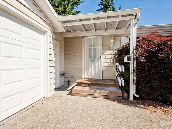 4th image of 3700 14th Avenue SE #137