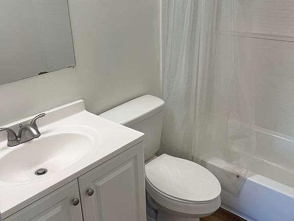 5th image of 109 Mayfair Dr NE #2