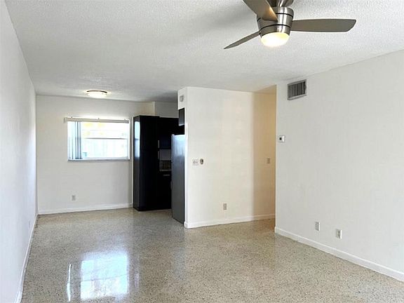 2nd image of 270 NE 40th Street NE #26