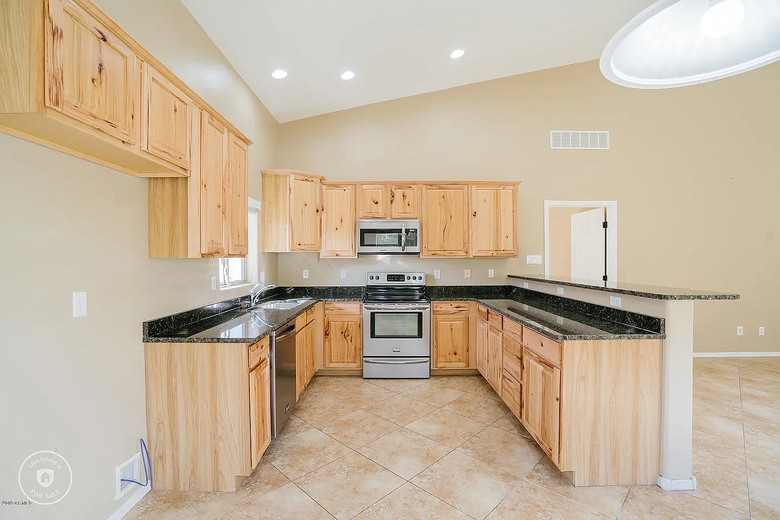 3 bed, 1428 sqft, $2,449 — Photo 4